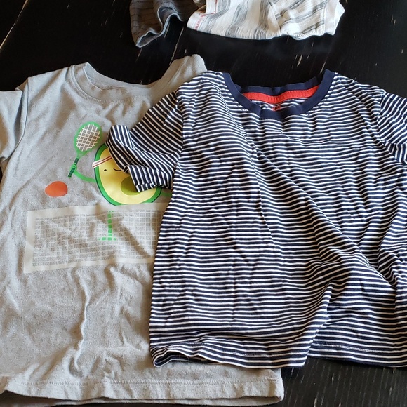 Bundle of 4T Short sleeved shirts - Picture 5 of 7